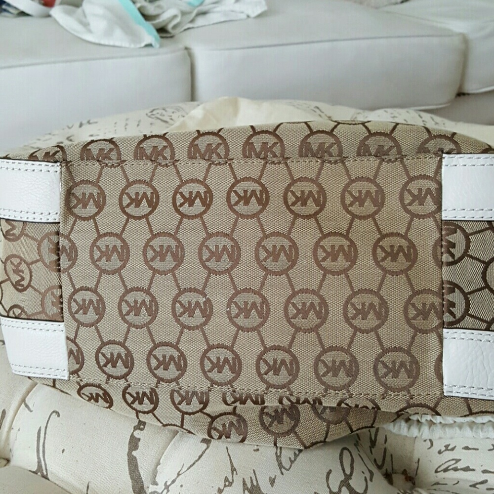 Michael Kors Brown and White Hobo Bag - Picture 3 of 7